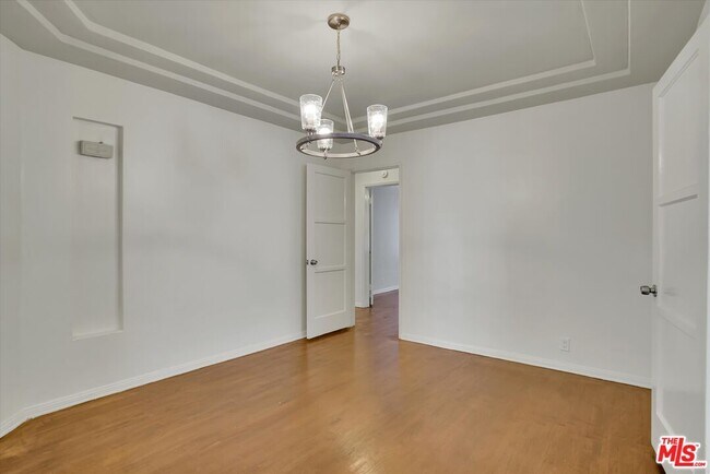 Building Photo - 3800 Roxton Ave