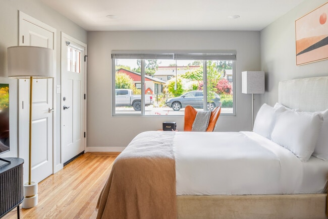 Building Photo - 1058 Noel Dr