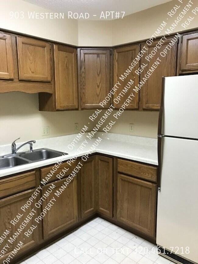 Building Photo - 903 Western Rd