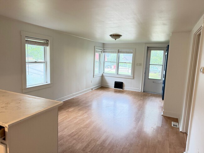Building Photo - 120 Marble Island Rd