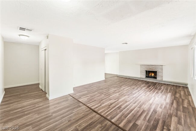 Building Photo - 4960 E Mohave Ave