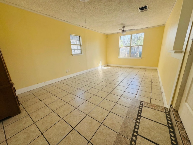 Building Photo - 1405 Hassell St