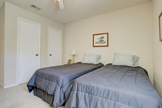 Building Photo - 12 Fairmeade Bend Dr