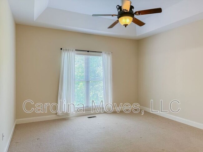 Building Photo - 745 Charleston Pl