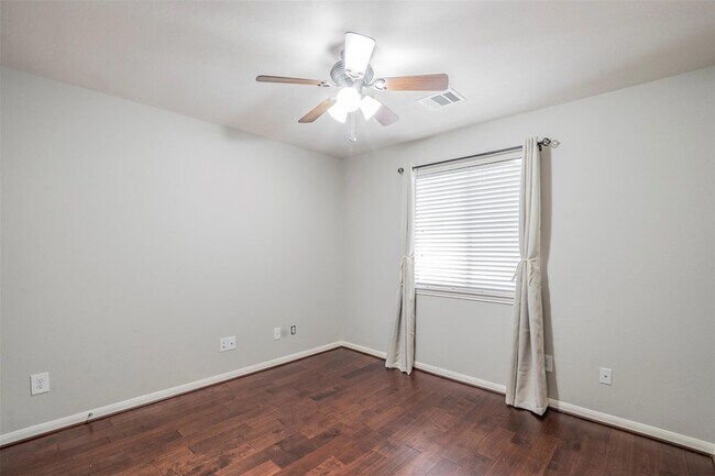 Building Photo - 9009 Sommerland Wy
