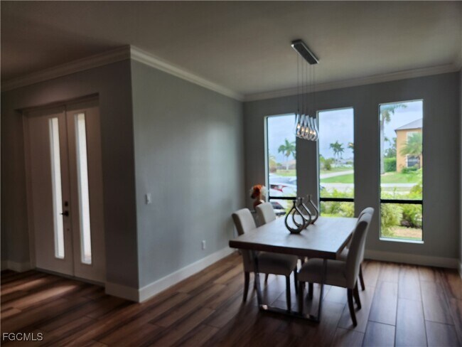 Building Photo - 4402 Chiquita Blvd S