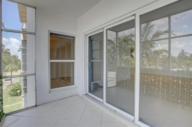 Building Photo - 3040 NE 16th Ave