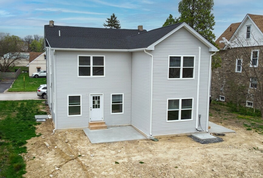Building Photo - 520 East Ave