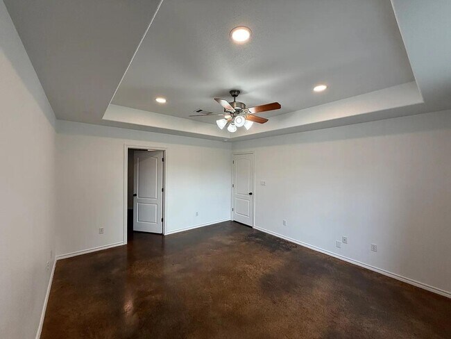 Building Photo - 430 Summit Ridge Dr N