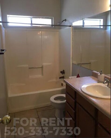 Building Photo - 3001 W Hampshire Ct