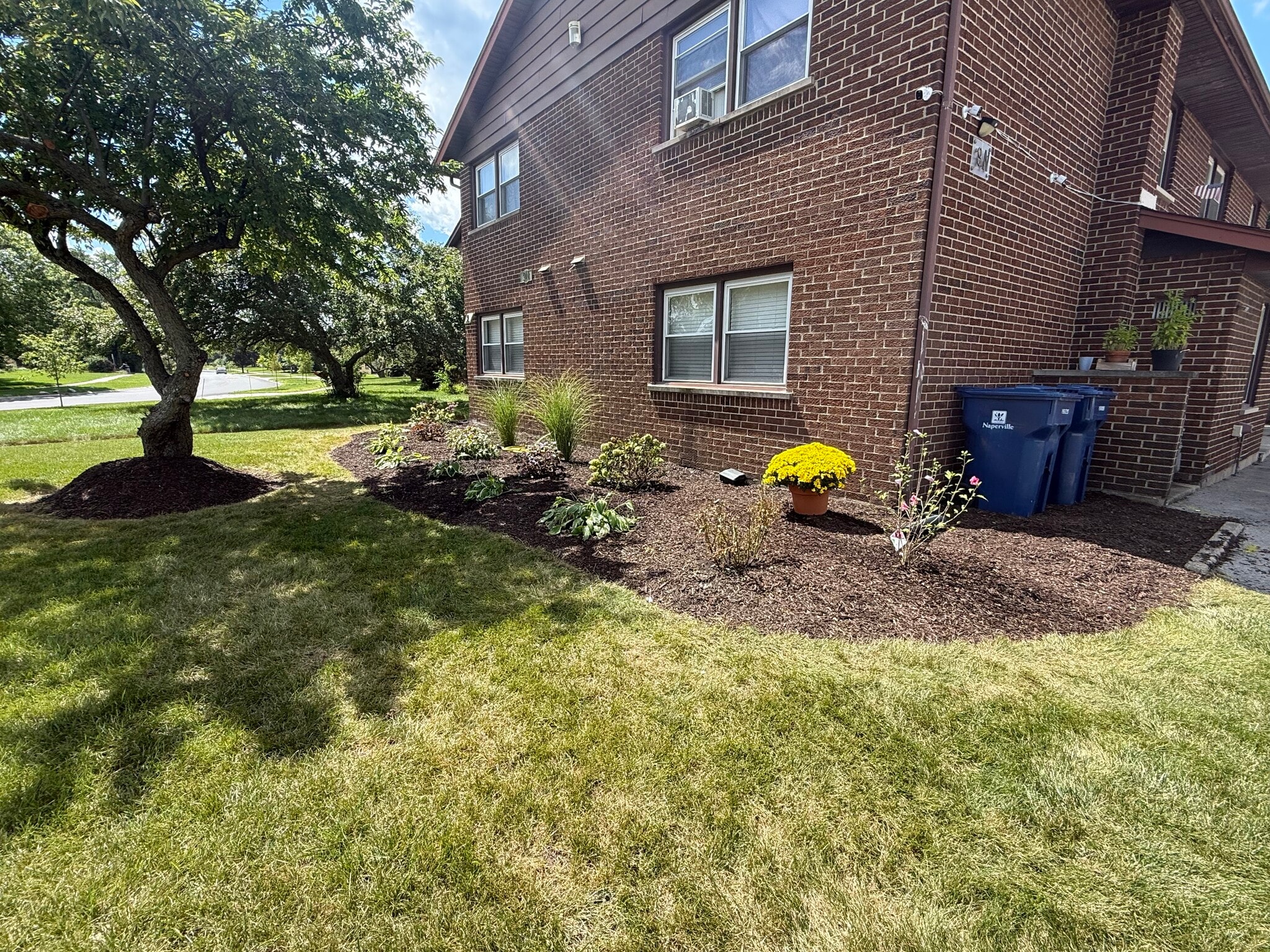 Building Photo - 9 N Whispering Hills Dr
