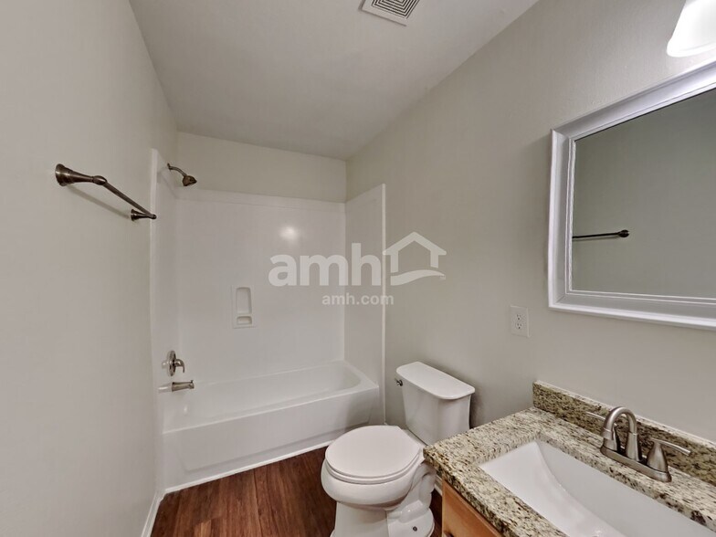 Building Photo - 30710 Country Meadows Dr