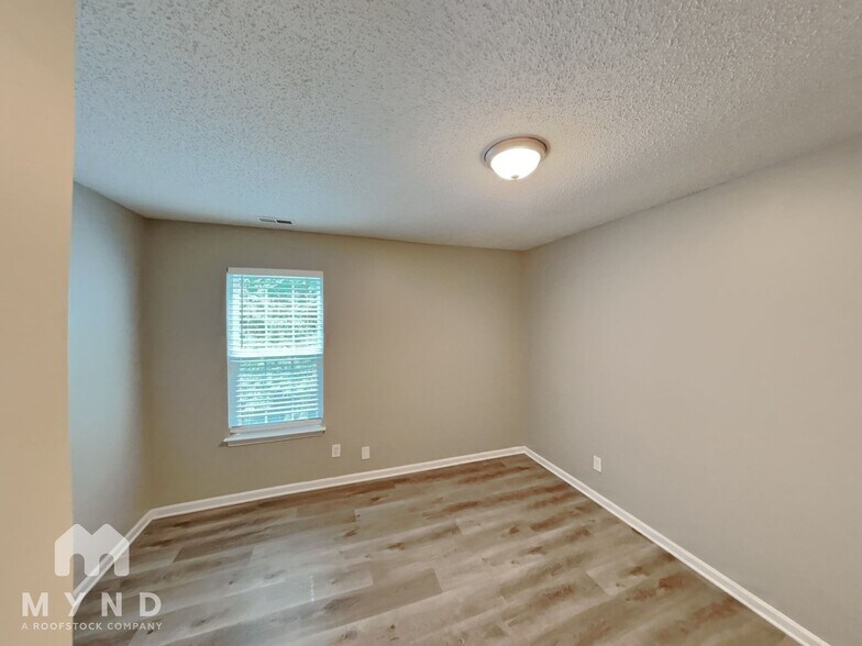 Building Photo - 5908 Riana Way