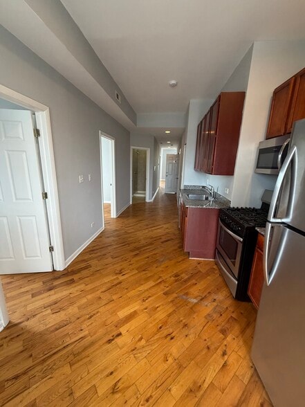 Building Photo - 2300 S Ridgeway Ave