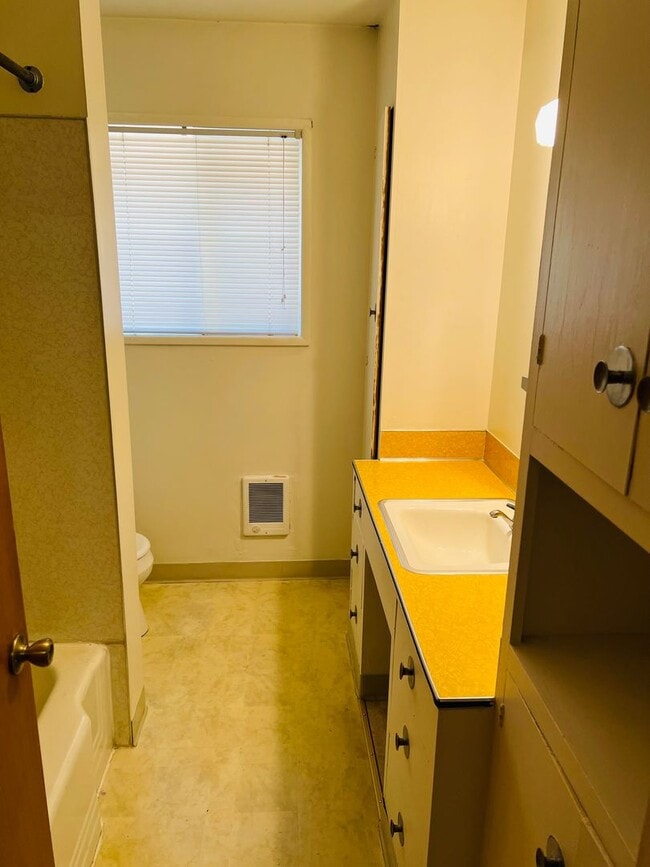 Building Photo - 1Bed/1Bath Laurelhurst Apartment