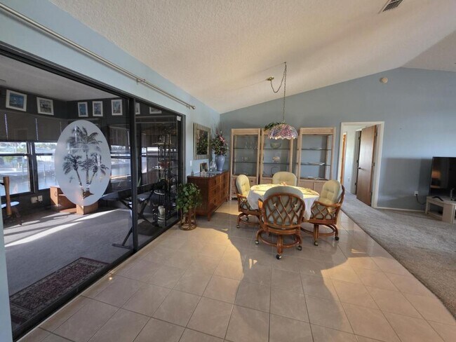 Building Photo - 4261 Paradise Cir