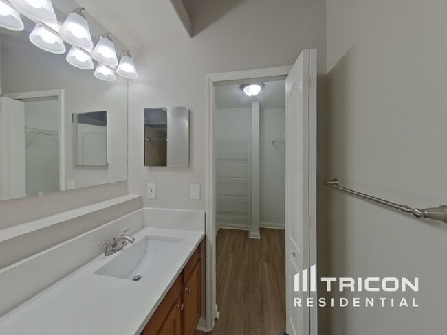 Building Photo - 2512 Meadow Oaks Loop