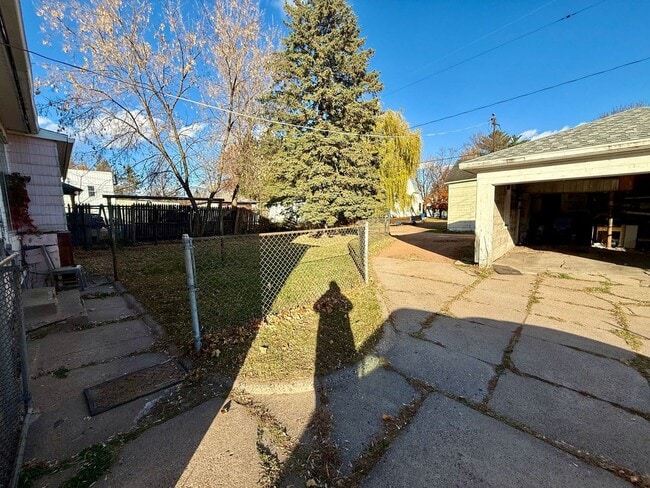 Building Photo - 111 N 3rd Ave