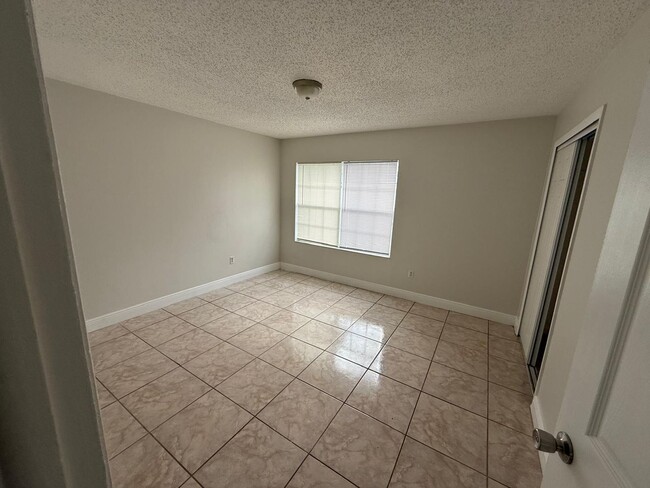 Building Photo - Spacious 3-Bedroom, 2-Bath Home in Prime O...