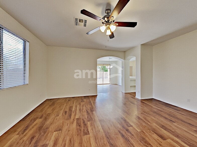 Building Photo - 9427 W Potter Dr