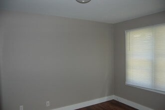 Building Photo - 2 BR Duplex on Governor Street Available Fall 2023!