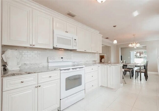 Building Photo - 2173 W Vina Del Mar Blvd