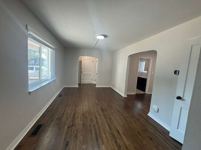 Building Photo - 646 N Bluff Ave