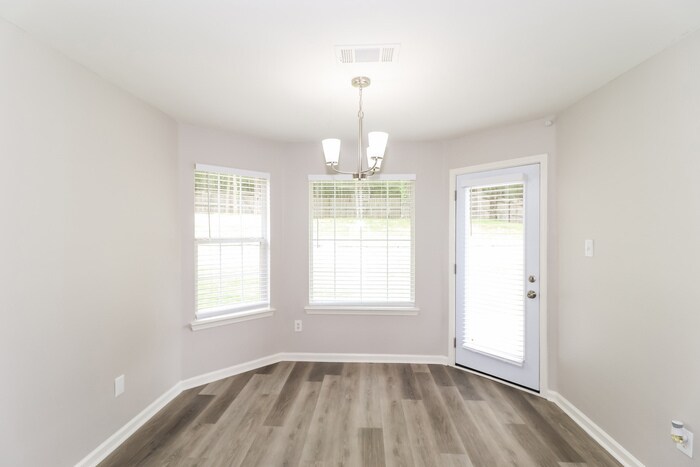 Building Photo - 465 Oakland Hills Dr