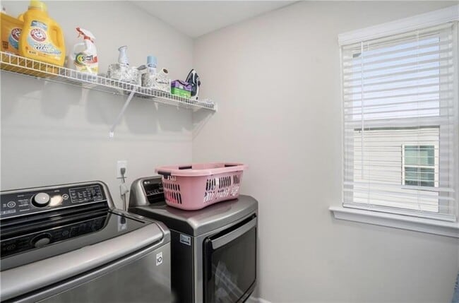 Building Photo - 1369 Elderwood Way