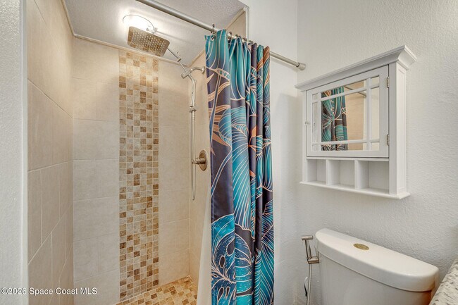 Building Photo - 1185 King St