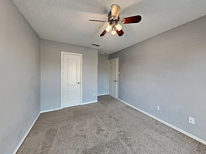 Building Photo - 8025 Jolie Dr