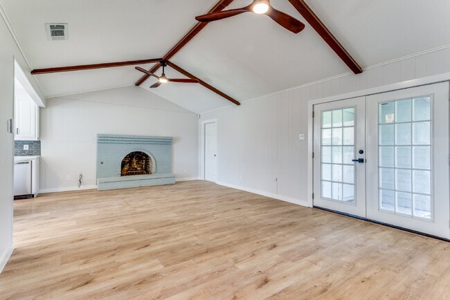 Building Photo - "Charming 3-Bedroom Home in Garland with 2 Full Baths and 1445 Sq Ft of Comfort!"