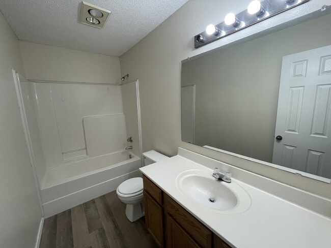 Building Photo - 1605 Kirby Ave