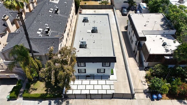Building Photo - 7010 Lennox Ave