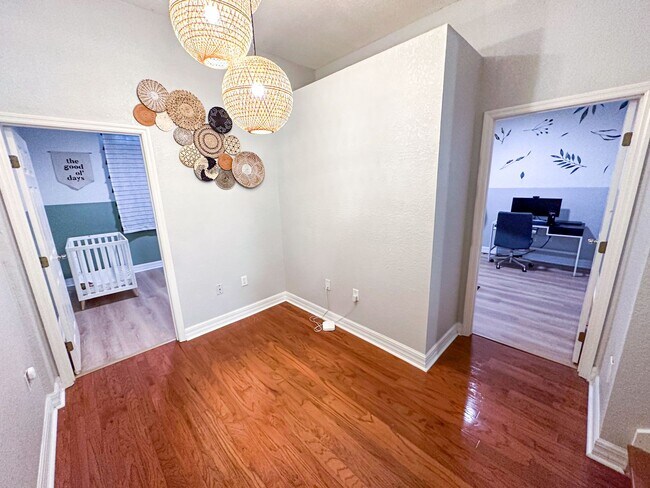 Building Photo - 3 Bed/ 2.5 Bath Pet Friendly Home!