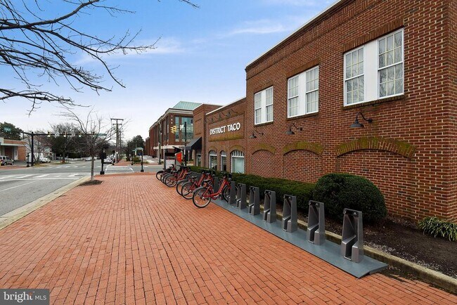 Building Photo - 115 N Lee St