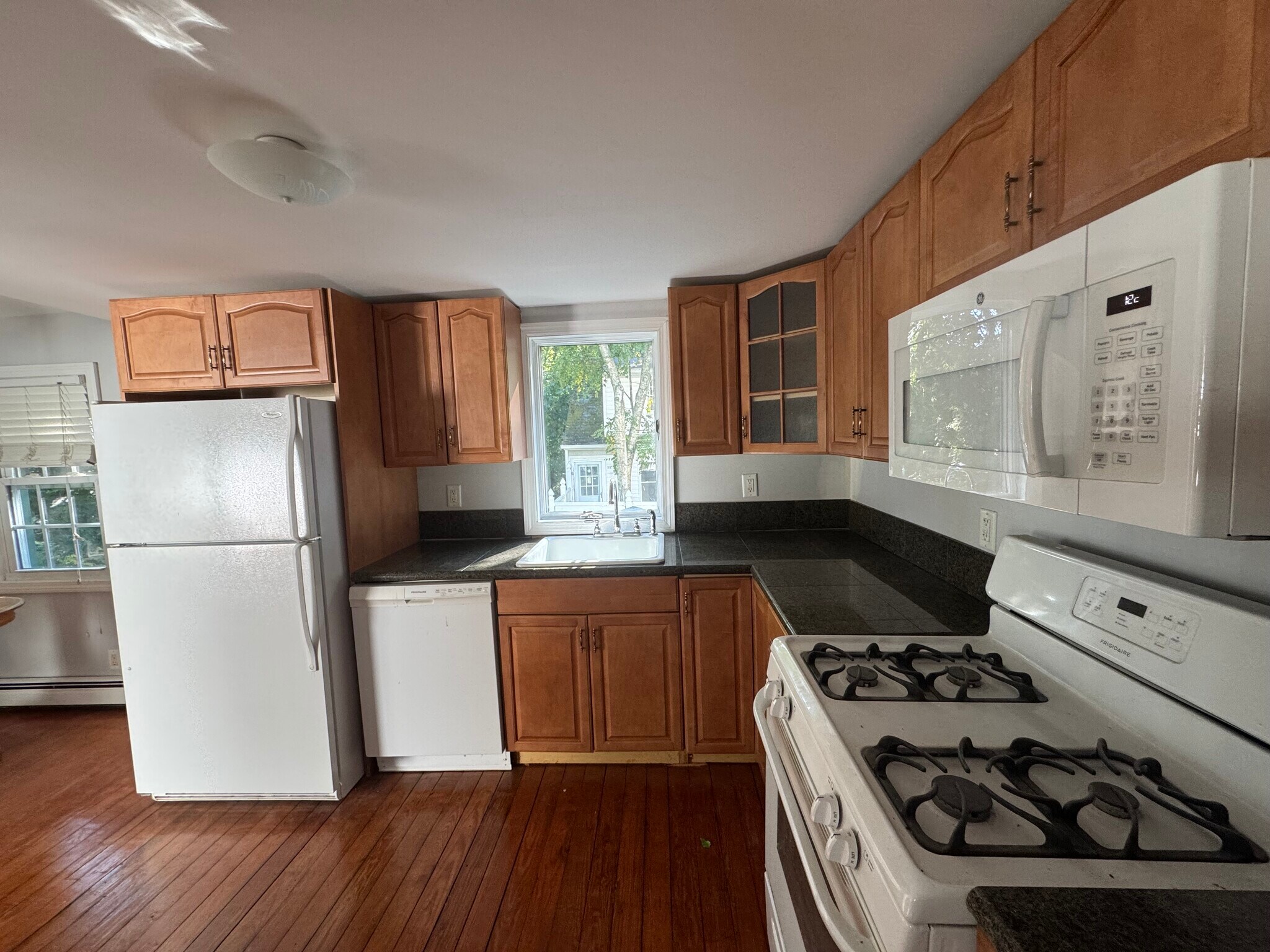 Building Photo - 110 N Country Rd