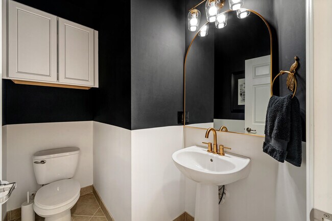 Building Photo - 10652 Ivanhoe Ln