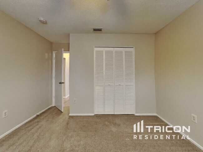 Building Photo - 1203 70th Dr E
