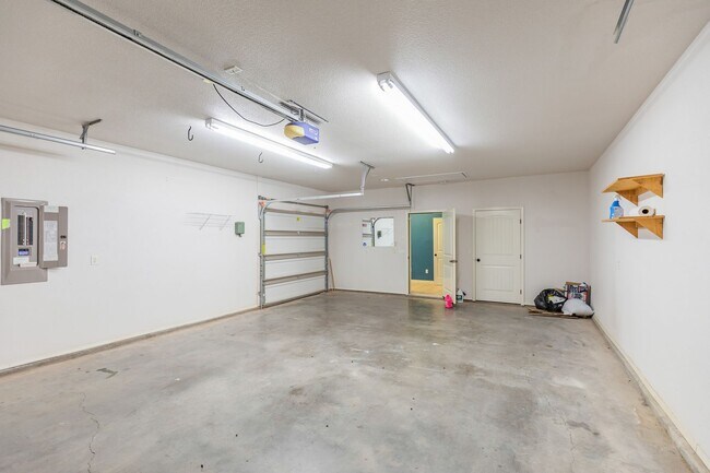 Building Photo - 3 bed 2 bath beautiful home!