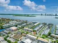 Building Photo - 227 Castlewood Dr