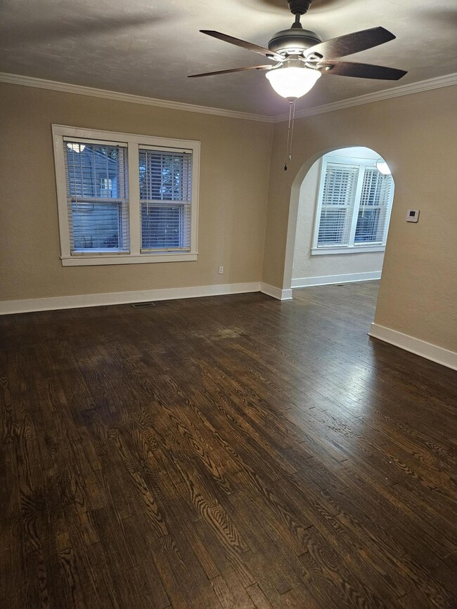 Building Photo - 619 S Kentwood Ave