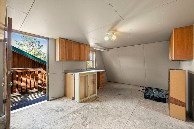 Building Photo - 3 bed 2 Bath Log Home on 2 Acres in Florissant