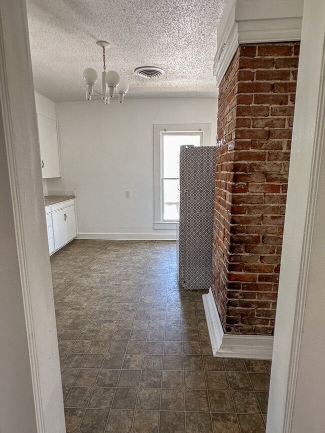 Building Photo - Charming 2-Bed, 1-Bath Duplex Near MSU and Downtown