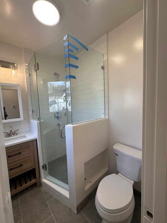 Building Photo - East Side Charming Home