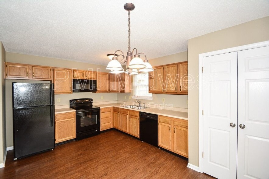 Building Photo - 8177 Amarillo Dr