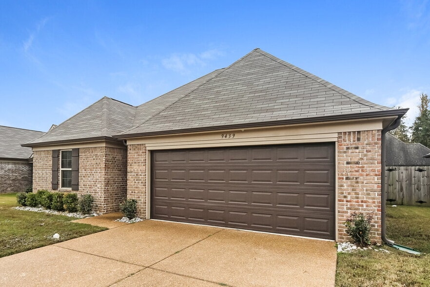 Building Photo - 9439 Darren Cir S