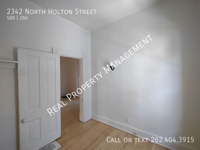 Building Photo - 2342 N Holton St
