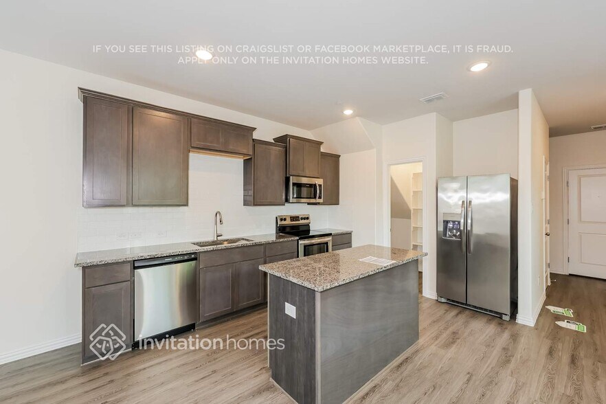 Building Photo - 731 Bonnet Trl
