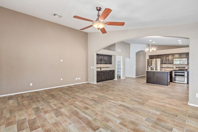 Building Photo - GORGEOUS home in the highly desired Arrowhead Ranch